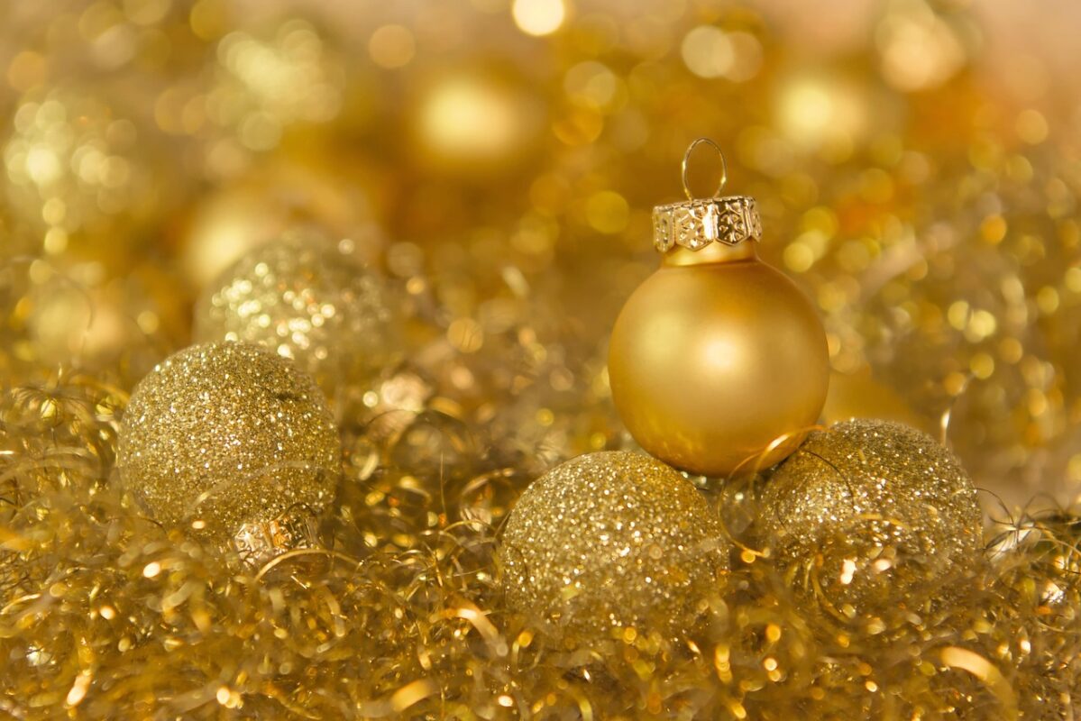 Glass, wood or shatterproof: choosing ornaments